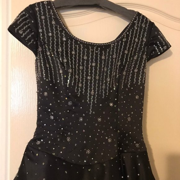 Black ball gown prom dress size 8 - Picture 2 of 4